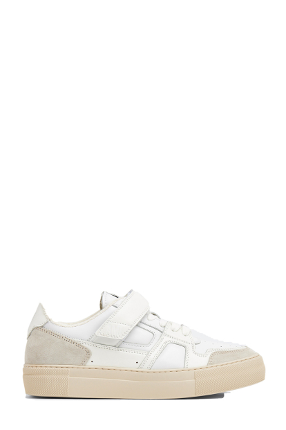  - SNEAKER